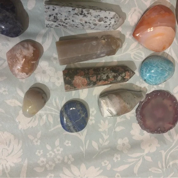 Assorted Crystal and Stone Collection - Picture 5 of 7